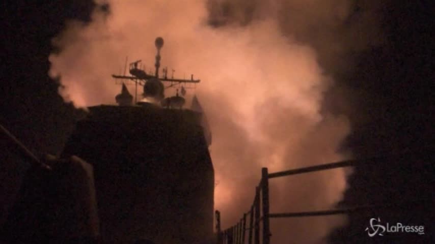 Siria, le immagini dei missili lanciati dagli Stati Uniti
