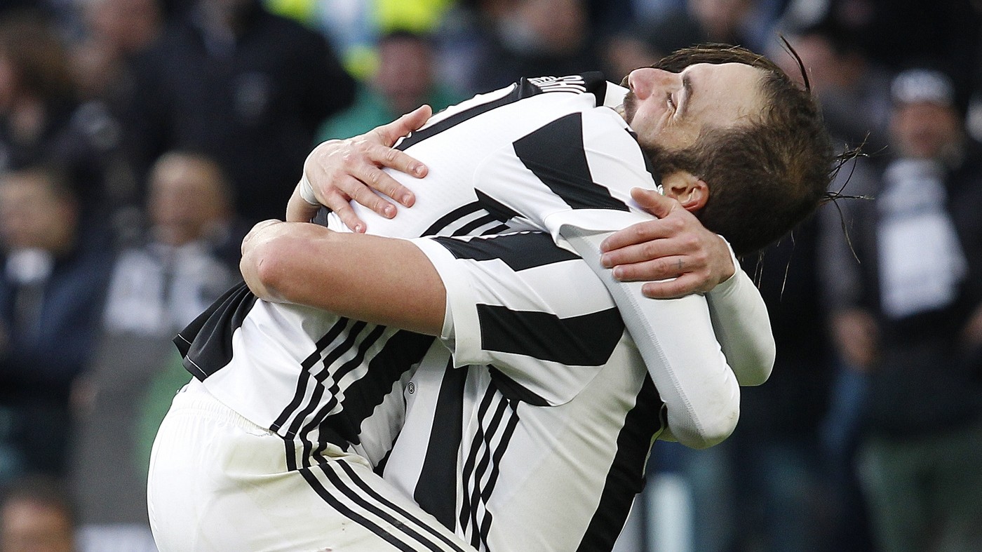 Juve spietata: Bernardeschi e Higuain domano la Fiorentina