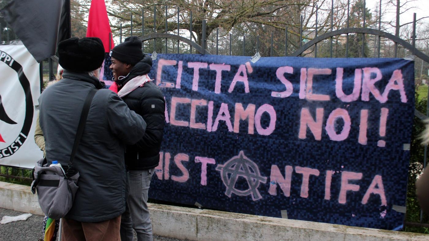 Macerata, in 15mila al corteo antifascista in una città blindata