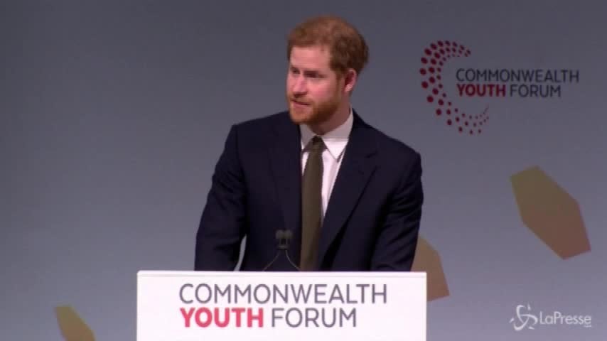 Commonwealth, Harry dà il via al Forum dei giovani ed elogia la sua Meghan