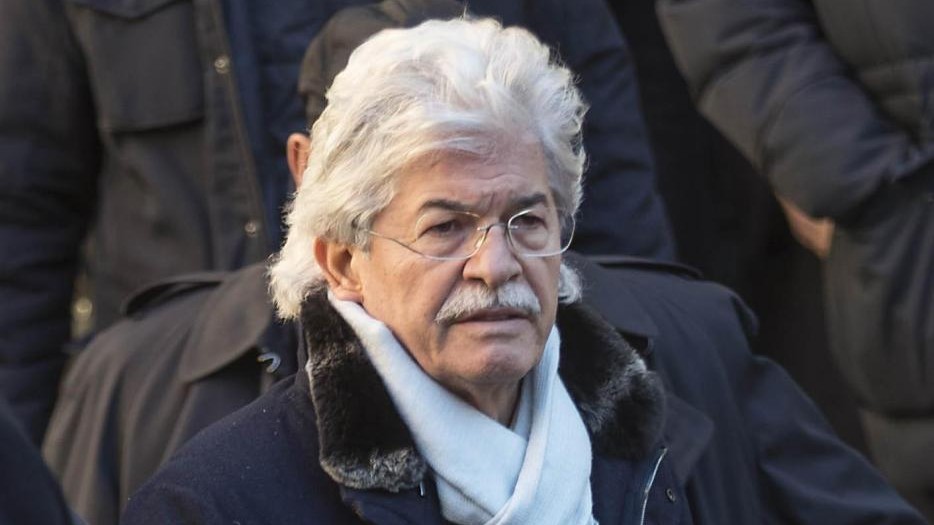 Tutti contro Razzi, ma lui: “Sono anni avanti e a testa alta tra la gente”