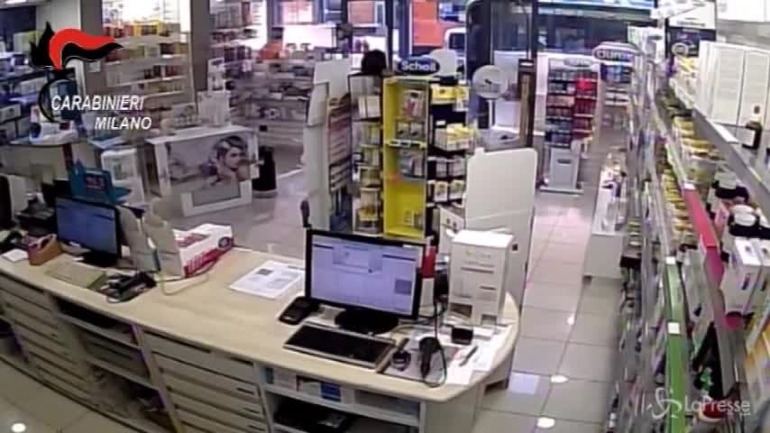 Milano, rapina tre farmacie in centro: fermato