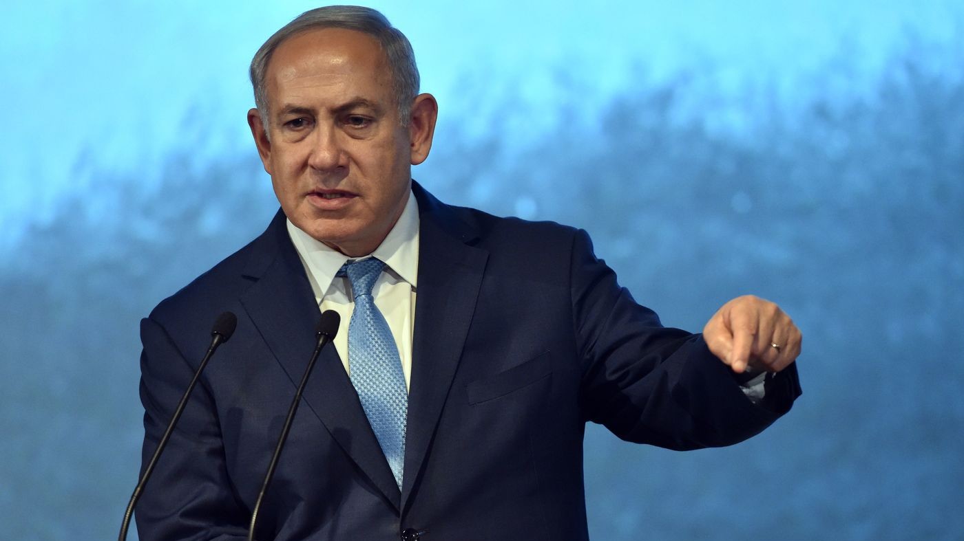 Israele, chiesta incriminazione per Netanyahu per corruzione. Lui: “Non mi dimetto”