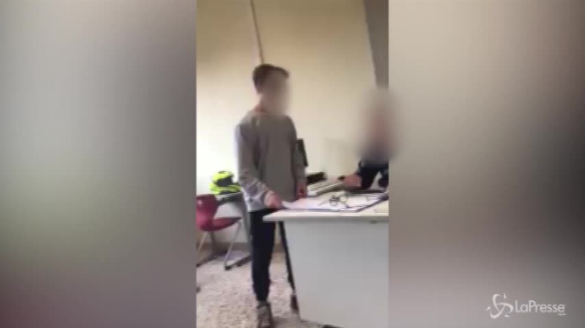 Prof minacciato in aula: “Mi metta 6, non mi faccia inc…re”