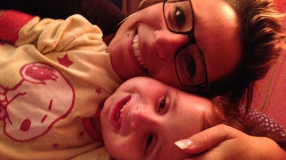 Addio a Bea, la bimba di pietra. “Riabbraccerai la tua mamma in paradiso”
