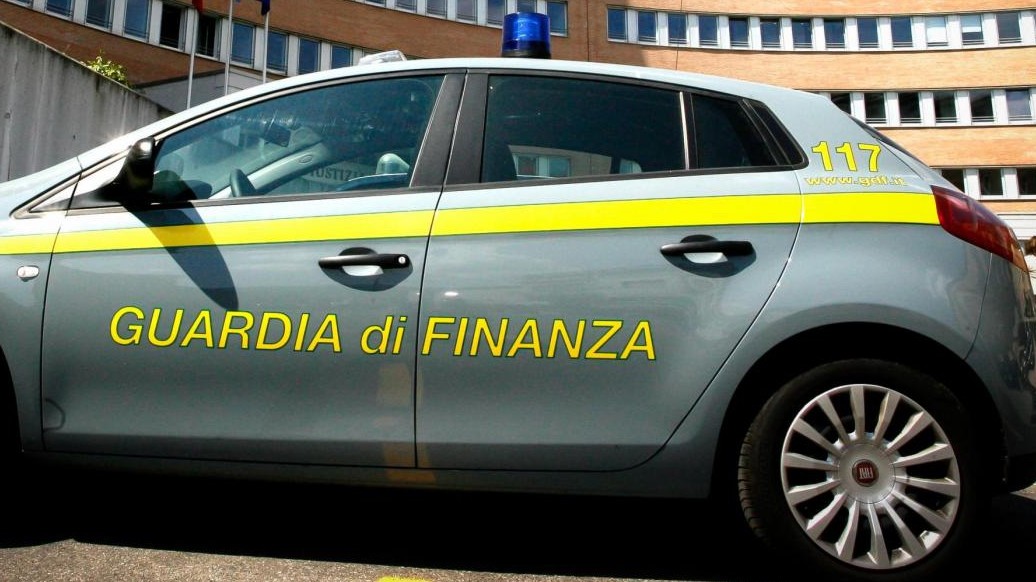 Napoli, voto di scambio e traffico rifiuti: indagato consigliere Fdi