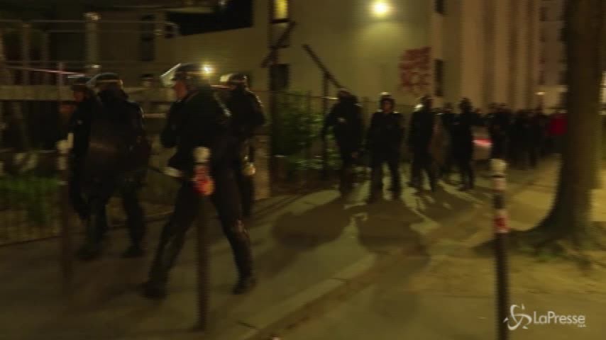 Parigi, università occupata da tre settimane, blitz della polizia