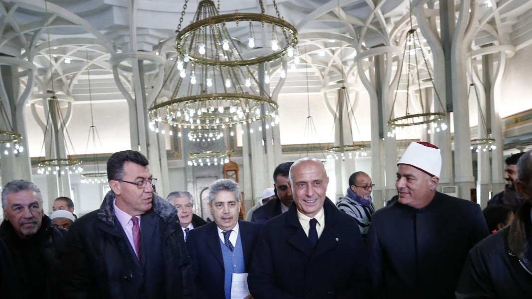 Minniti visita la Grande Moschea: “Islam compatibile con la Costituzione”