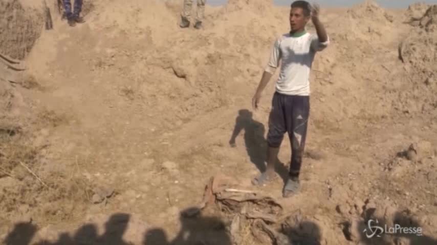 Siria, fossa comune a Raqqa