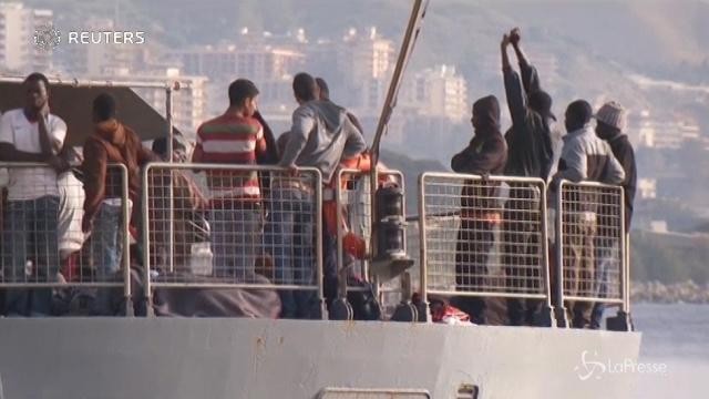 Calo sbarchi migranti, l’Europa loda l’Italia