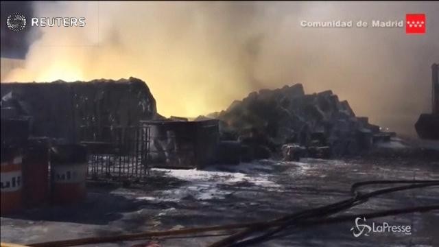 Incendio in Spagna provoca una nube tossica