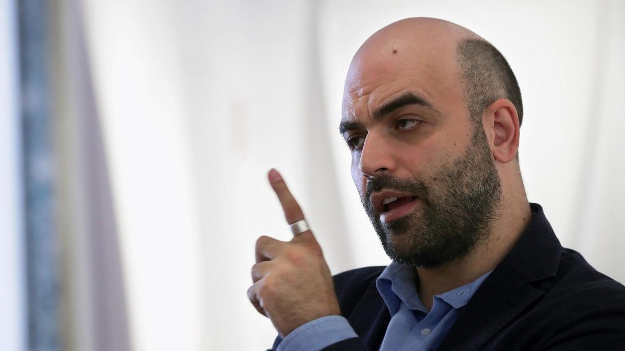 Saviano: “Mi candido io contro Di Maio. Sono indagato come lui”