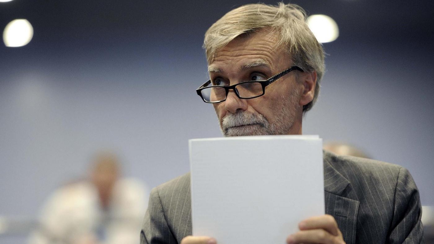 Ryanair, Delrio: “Situazione grave, chiediamo rispetto per diritti passeggeri”