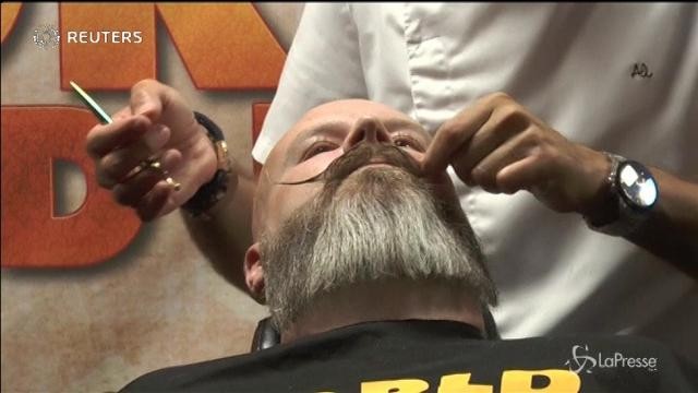 Svezia, una gara a colpi di forbici per festeggiare il World Beard Day