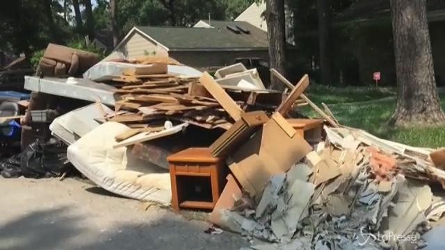 Uragano Harvey, i cittadini di Houston contano i danni