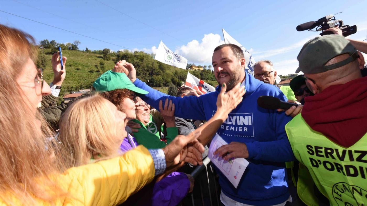 Lega Nord, Leoni fa gli auguri a Bossi: “Affronto di Salvini a Pontida non piaciuto ai militanti”