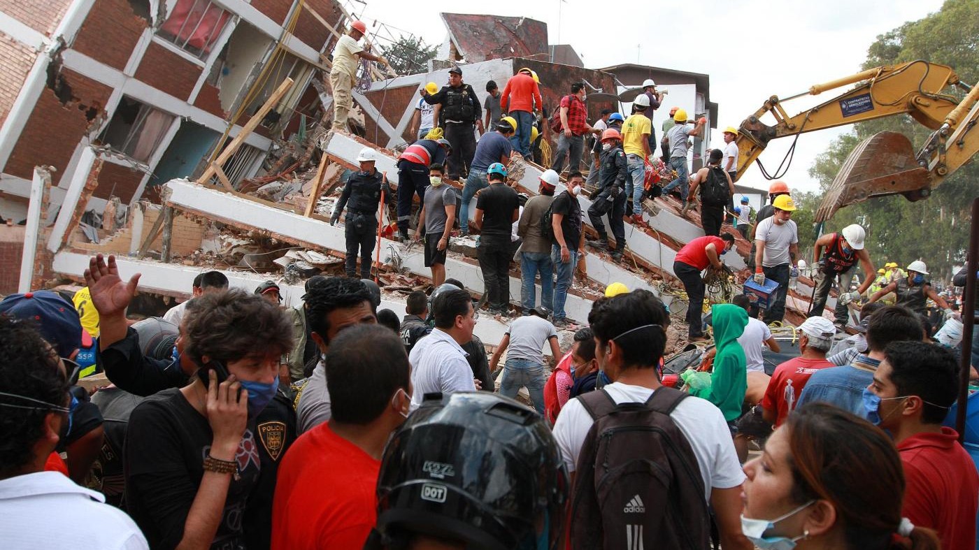 Terremoto di 7,1 in Messico, almeno 216 morti. Crolla scuola, bimbi in trappola