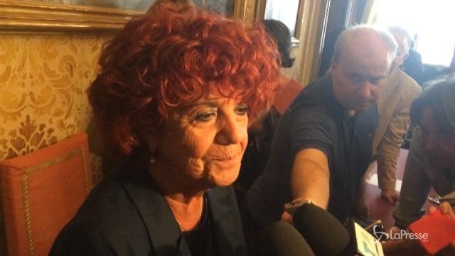 Vaccini, Valeria Fedeli: “Il Veneto impugna la legge ma nel frattempo la deve applicare”