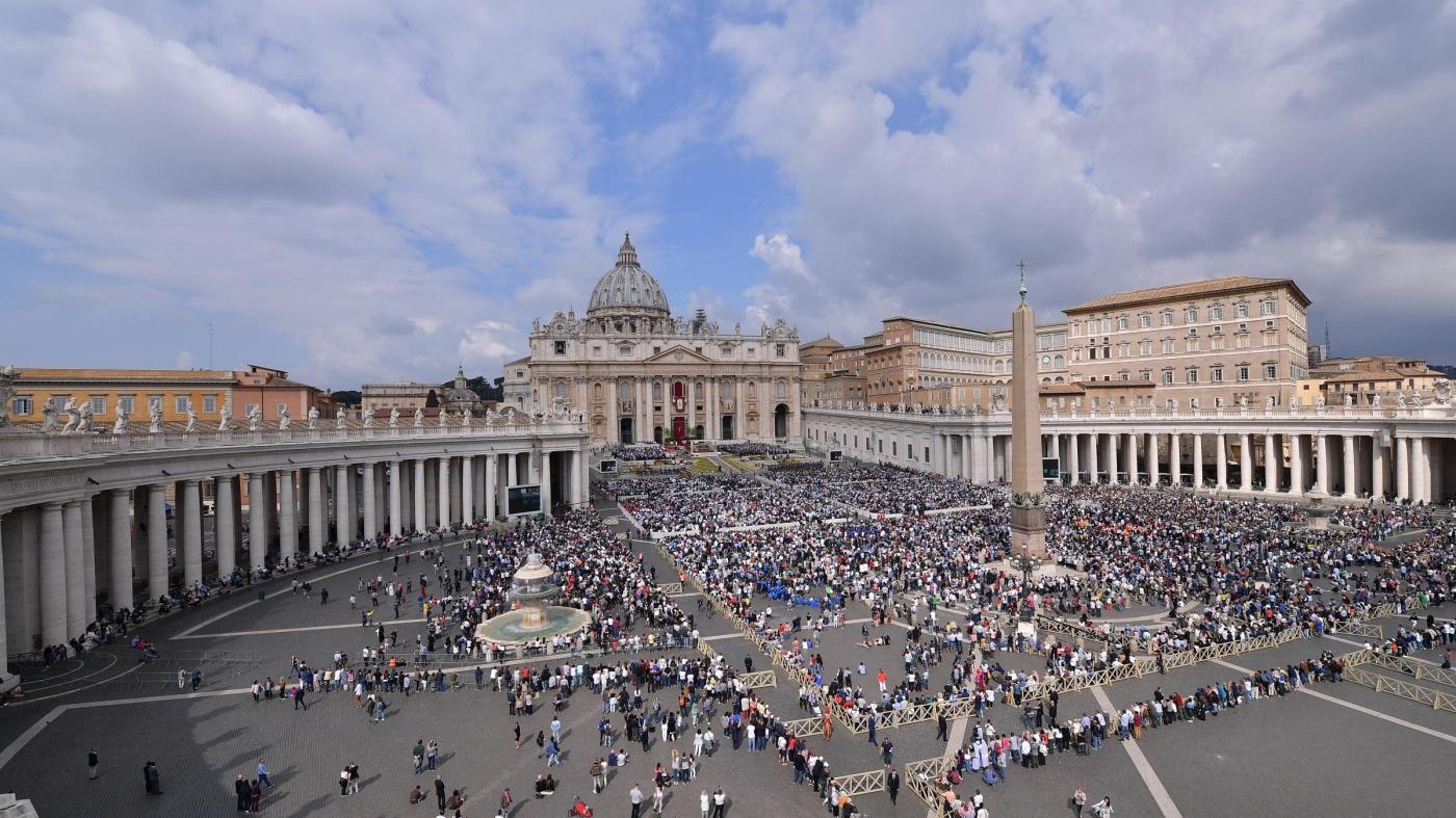 Vaticano, gendarmeria allontana clochard per “decoro pubblico”