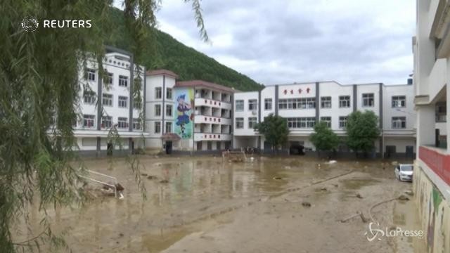 Cina, alluvione causa l’evacuazione di una scuola