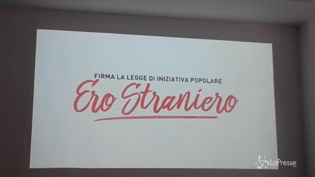 Ero straniero, la campagna contro la Bossi-Fini