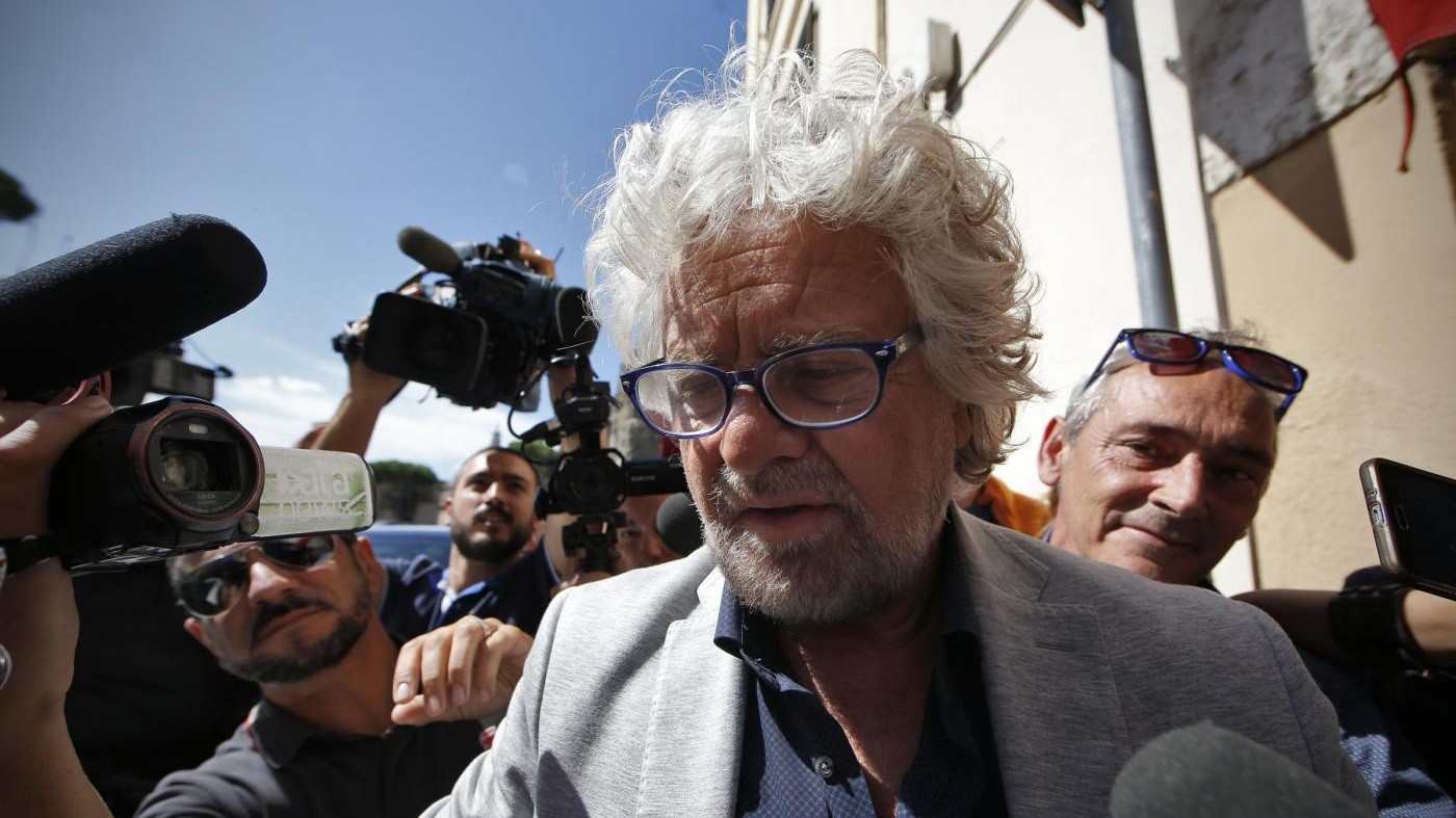 M5S, Grillo a Rimini: Primarie confronto tra persone, non correnti. Fico giù dal palco