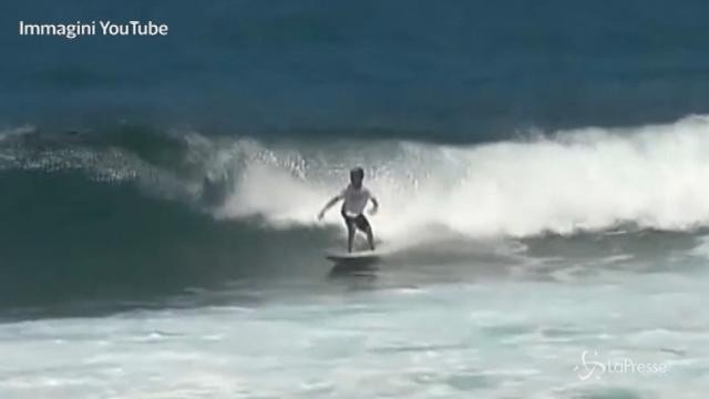 Sfida le onde di Irma: muore a Barbados giovane stella del surf