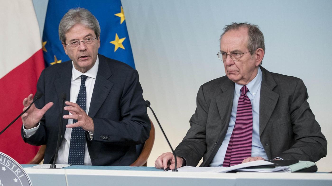 Def, crescita Pil 2017 a 1,5%: deficit 2018 a 1,6%. Il premier: “Legge bilancio non depressiva”
