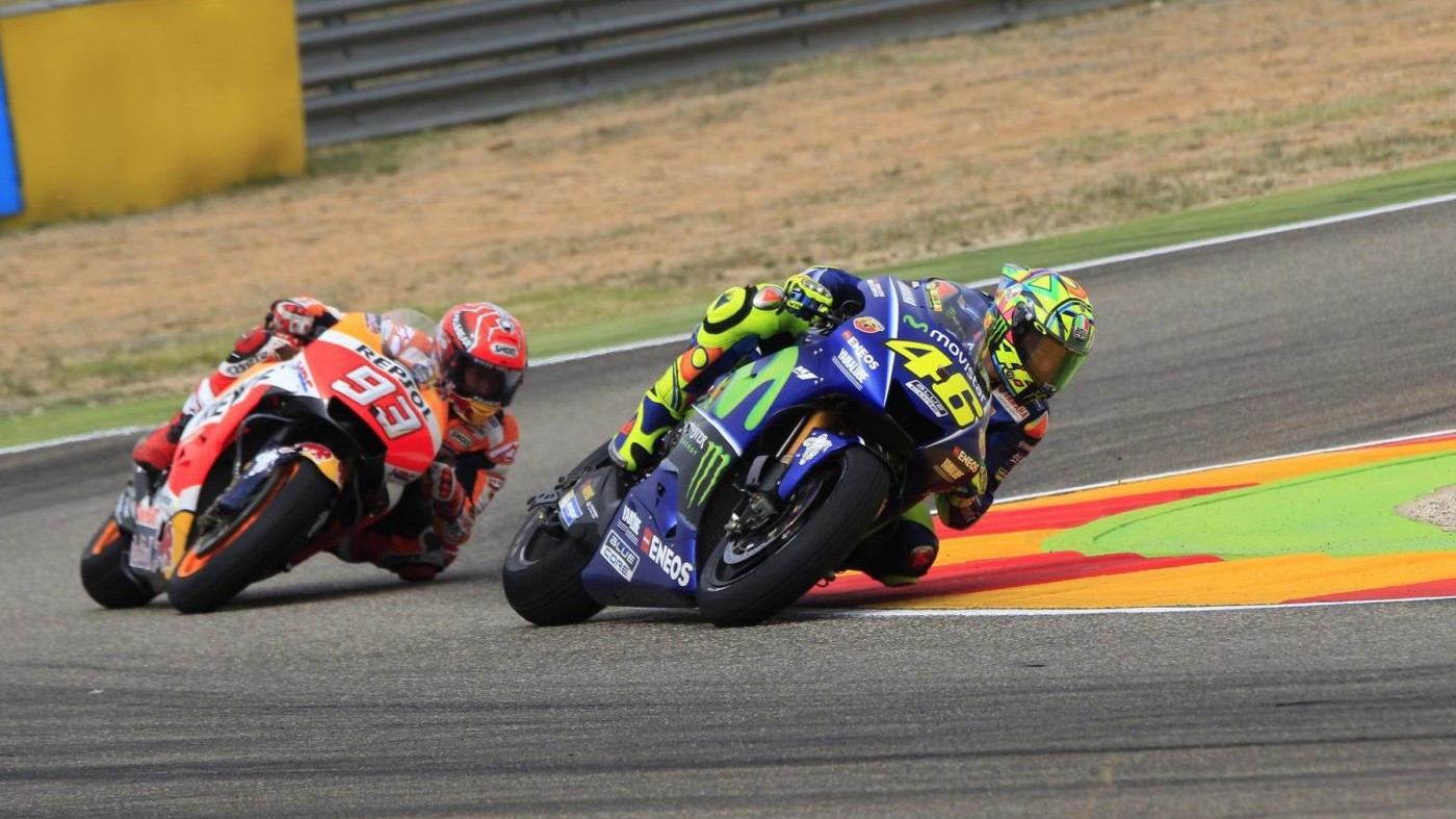 MotoGp, ad Aragon pole di Vinales davanti a Lorenzo. Impresa Rossi, è terzo