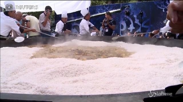 Uzbekistan, la padella di pilaf da Guinness dei Primati