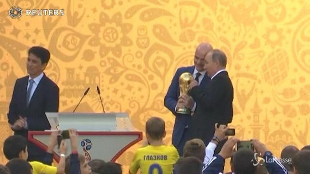 Putin e Infantino allo stadio di Mosca che ospiterà la finale del Mondiale 2018