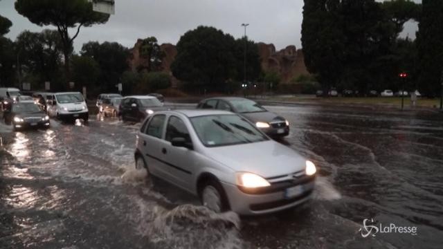 Violenti temporali su Roma, la capitale è allagata