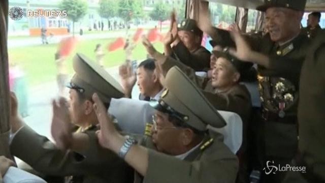 Nord Corea: la folla saluta gli ingegneri del test nucleare
