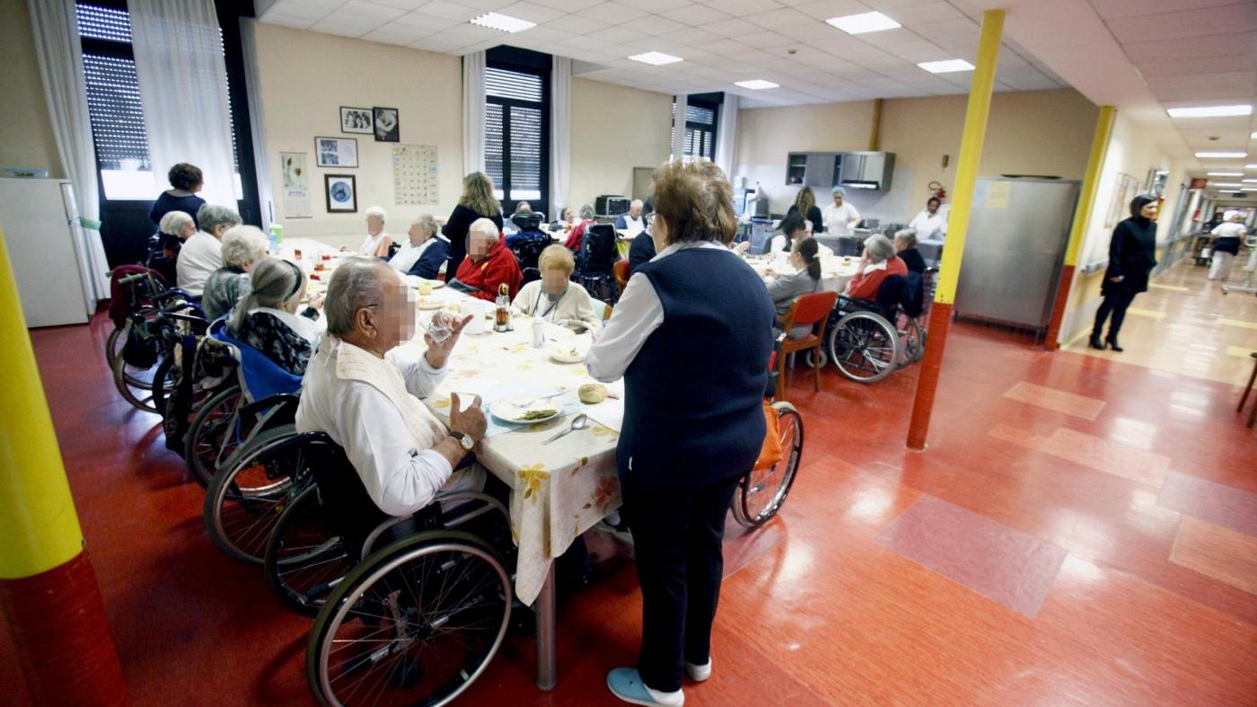 Italiani più longevi. Ma più poveri, malati e soli da vecchi