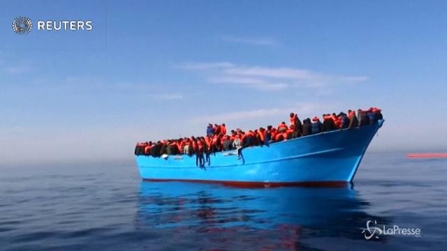 Sbarchi: nel 2017 arrivi in calo dalla Libia all’Italia