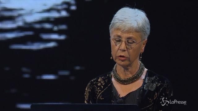 Ottavia Piccolo legge “Despacito”