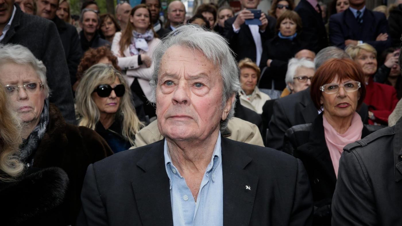 Paura per Alain Delon: operato d’urgenza al cuore