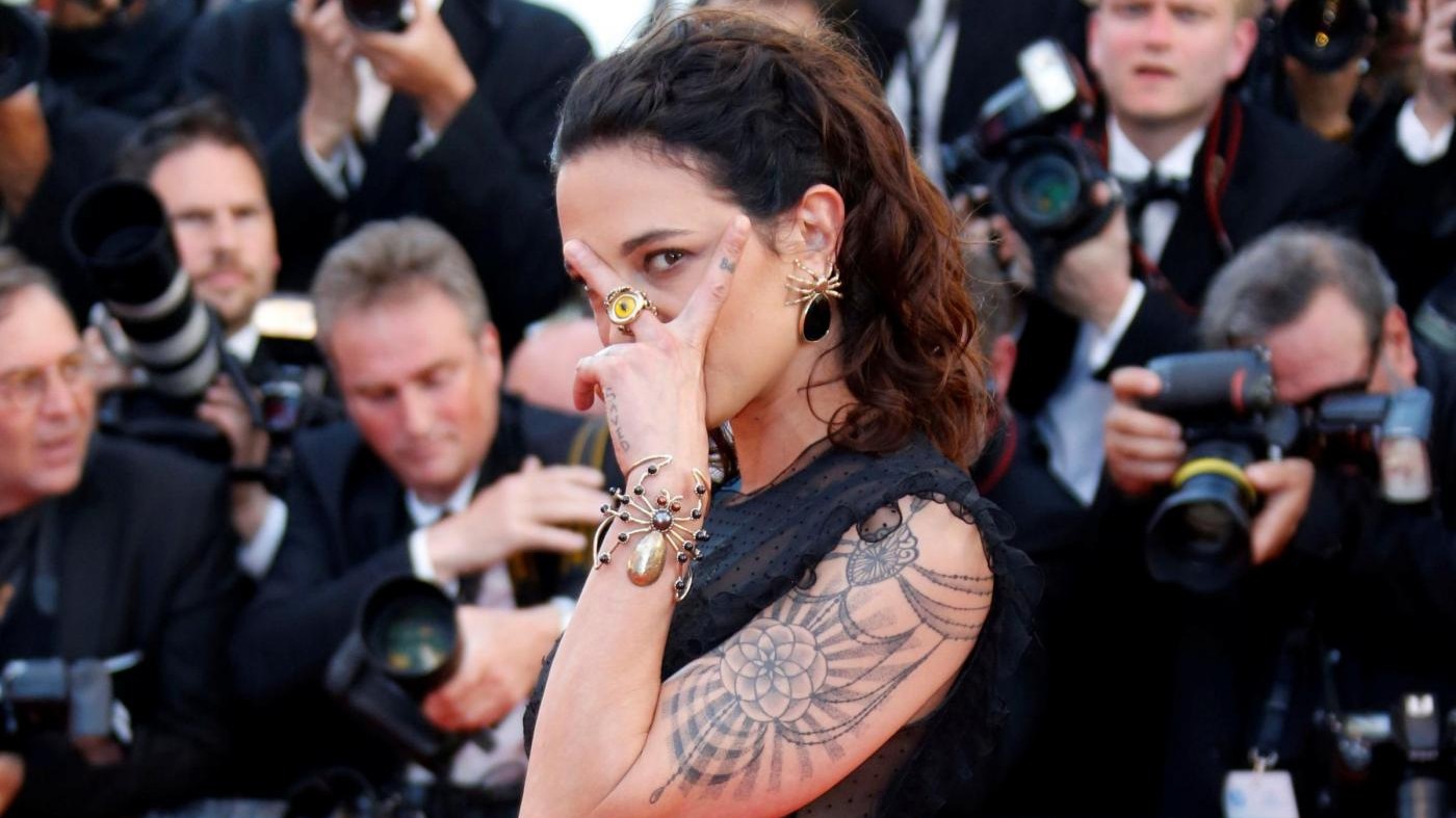 Asia Argento senza veli. E i fan: Il suo corpo è come un quadro