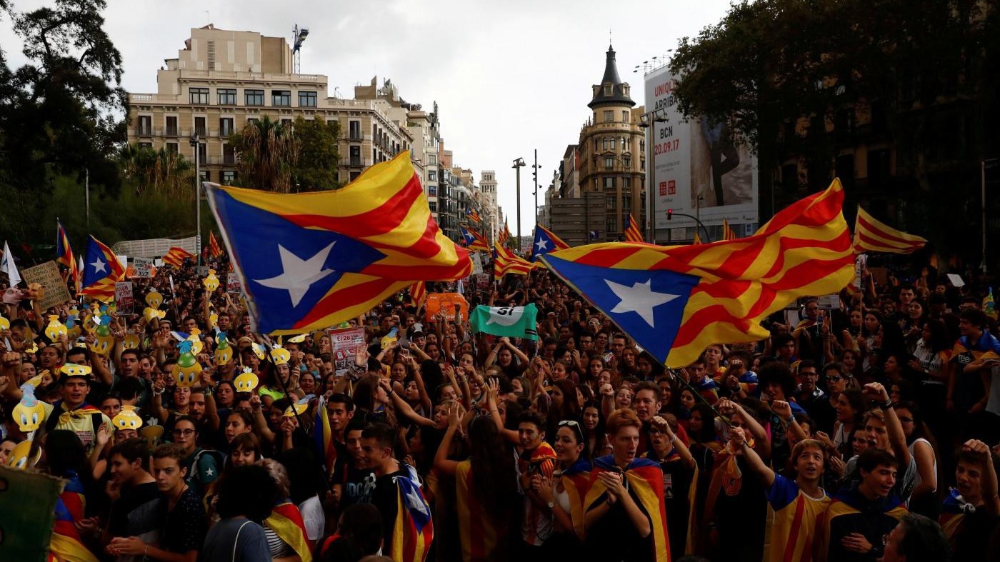 Referendum Catalogna, scontro Madrid-Barcellona: è caos sul voto di domenica