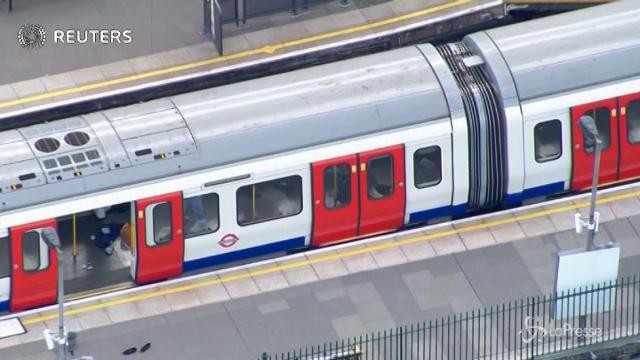 Scoppio metrò Londra, aumenta l’allerta terrorismo