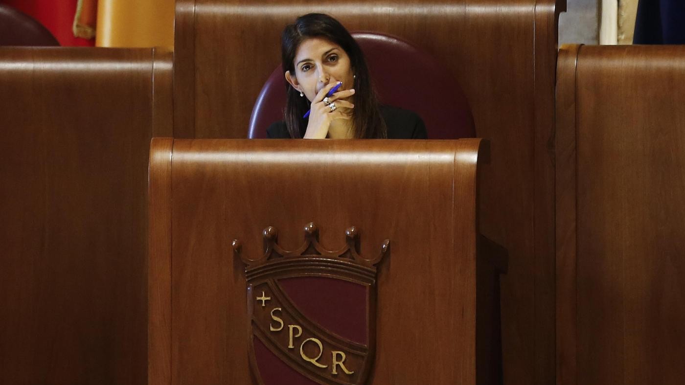Roma, Calenda: “Raggi non mi risponde, lunedì sconvoco tavolo”