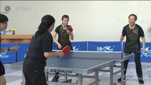Sfida a ping-pong tra atleti cinesi e funzionari dell’ONU