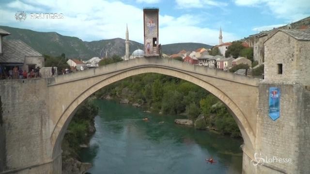 Tuffi estremi dal ponte di Mostar