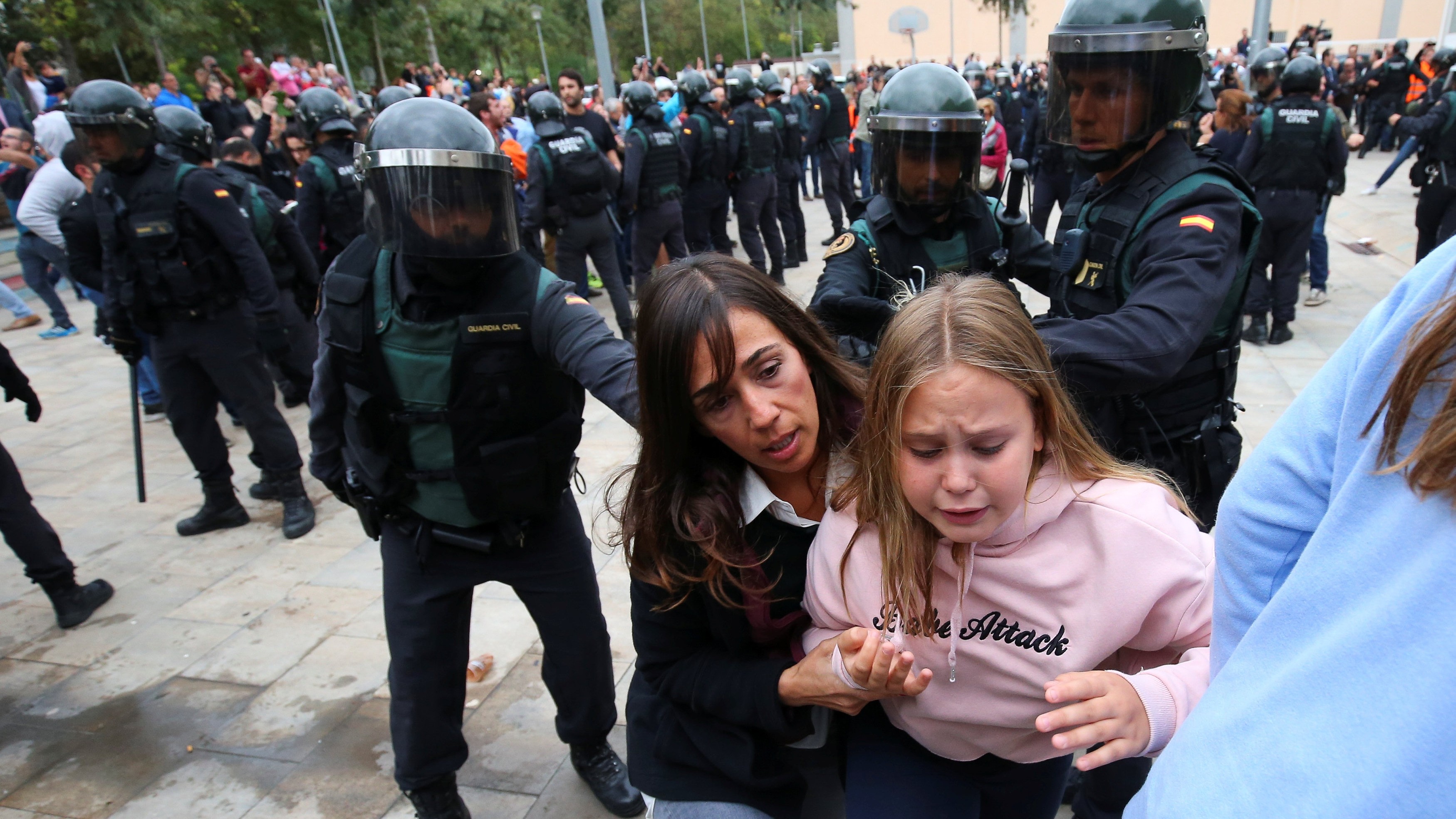 Referendum Catalogna, Guardia civil usa la forza: 38 feriti, 3 gravi