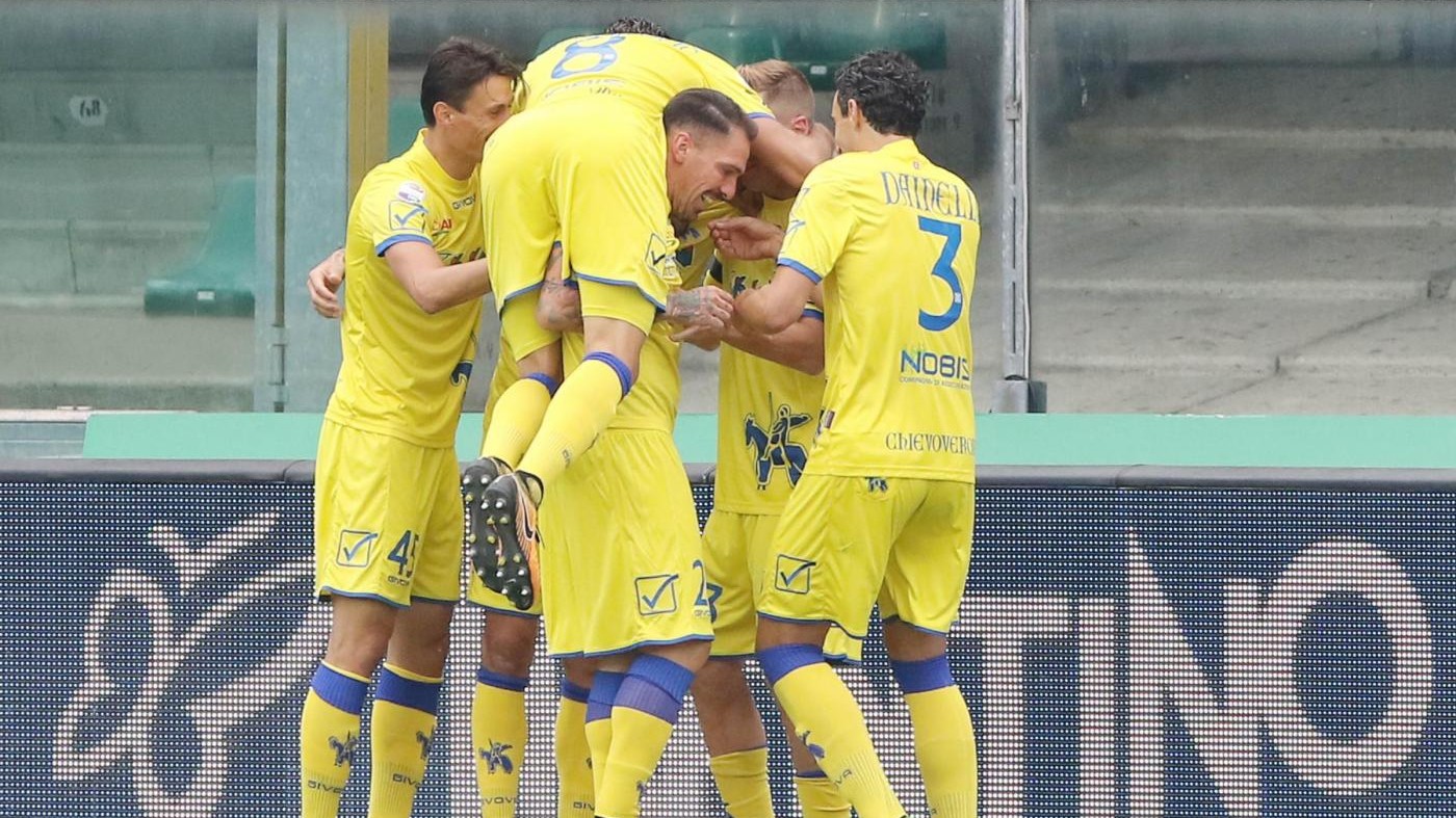 Serie A, Chievo batte Fiorentina in rimonta con super Castro