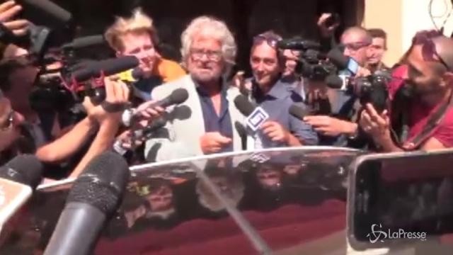 Grillo ai giornalisti: “Non provate vergogna?”