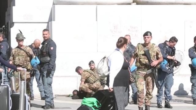 Spacca le auto in Stazione Centrale: bloccato 24enne nigeriano