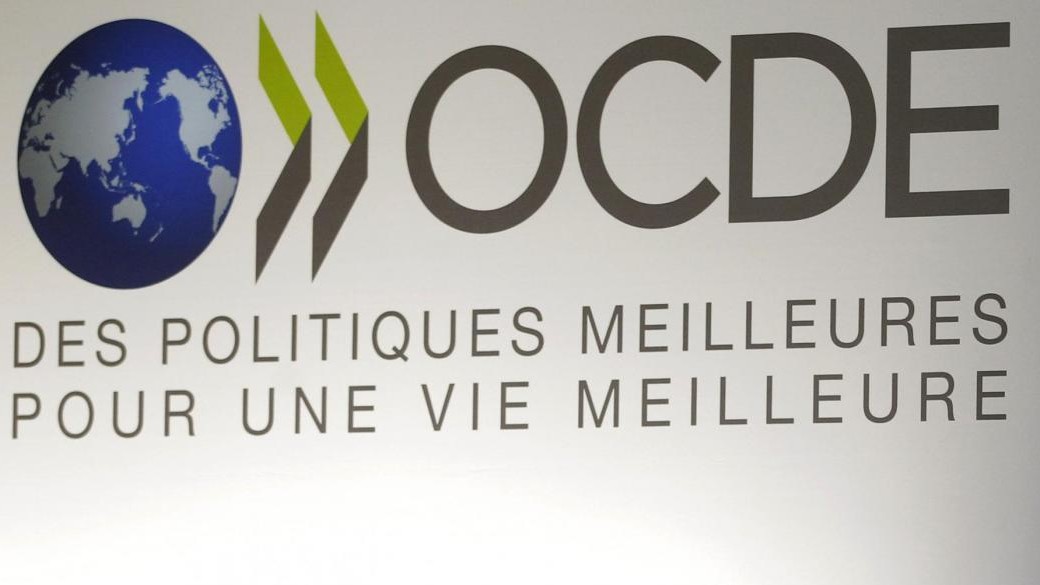 Ocse bacchetta l’Italia: “Pochi laureati e lavori senza competenza. Sud indietro di un anno”