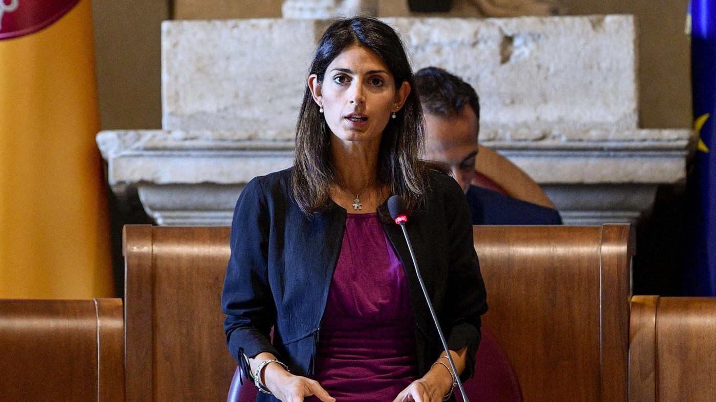 Roma, Raggi rassicura: “Il Tavolo si farà, oggi vedo Calenda”