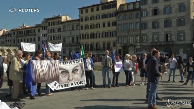 Theresa May a Firenze tra proteste e misure di sicurezza